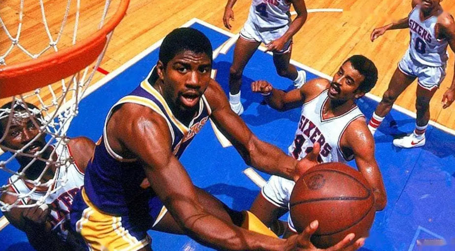 形成了鲜明 形成了鲜明